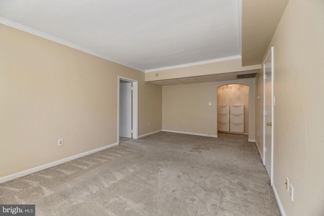 Building Photo - 1817 Queens Ln