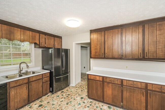 Building Photo - Fantastic 4bd/2.5ba home! Coming soon!