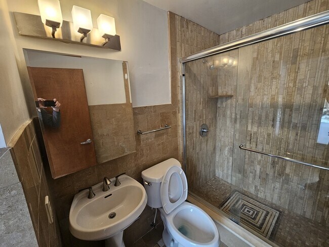 Building Photo - 2800 Mayfield Rd