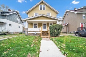 Building Photo - Three Bedroom One Bath House in Lorain