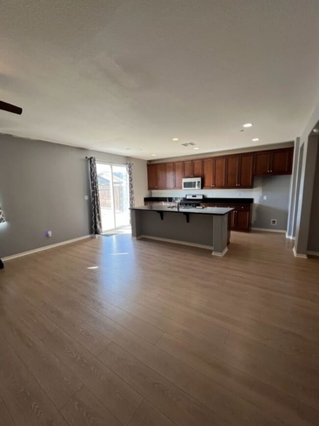 Building Photo - Stunning SW Home with Sun Run Solar!