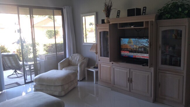 Building Photo - 72 Majorca Dr