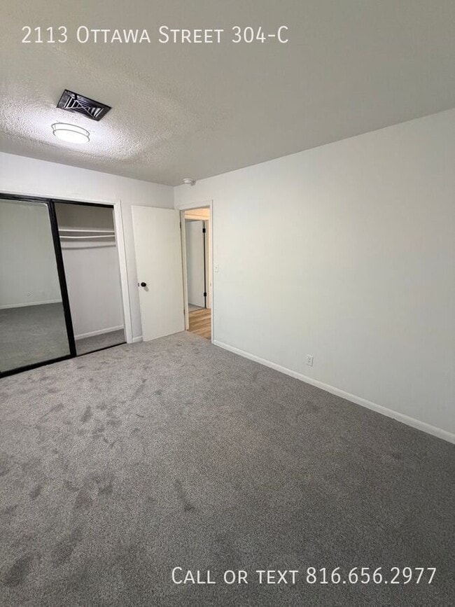 Building Photo - 2113 Ottawa St