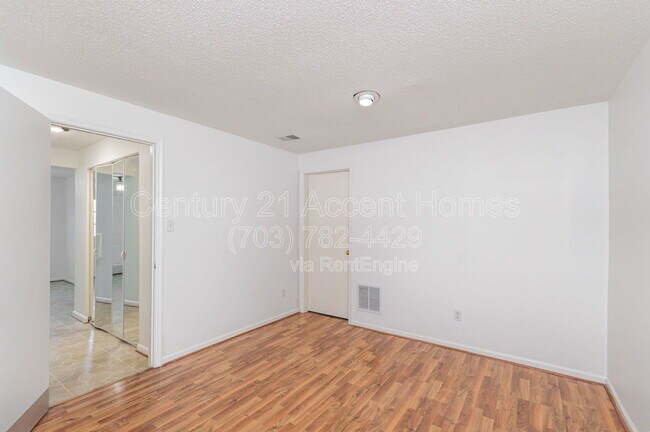 Building Photo - 29 S Floyd St