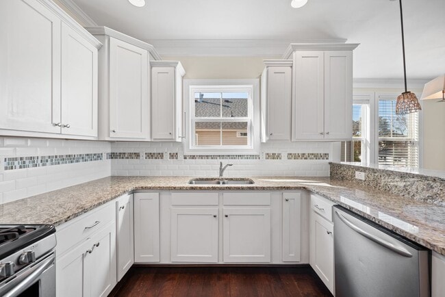 Building Photo - Chick's Beach Condo 3BR & 3.5BA w/2-car garage
