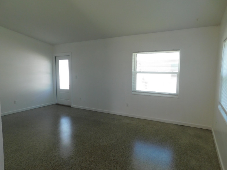 Building Photo - 1811 Highland Ave