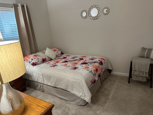 Building Photo - Like New 2018 Built First Floor 3 Bed/2 Ba...