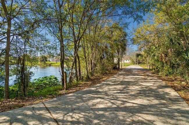 Building Photo - 10687 Lake Montauk Dr