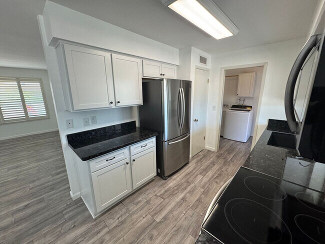 Building Photo - Beautifully Updated  2 Bed - 2 Bath Home in 55 Plus Community in Sunland Village - Mesa, AZ