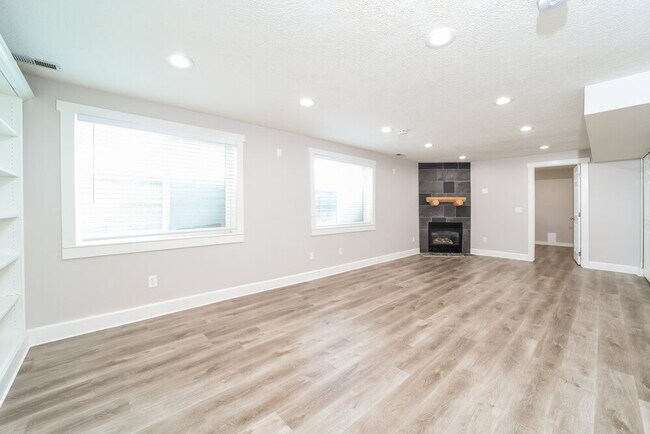 Building Photo - 1583 N 2530 W