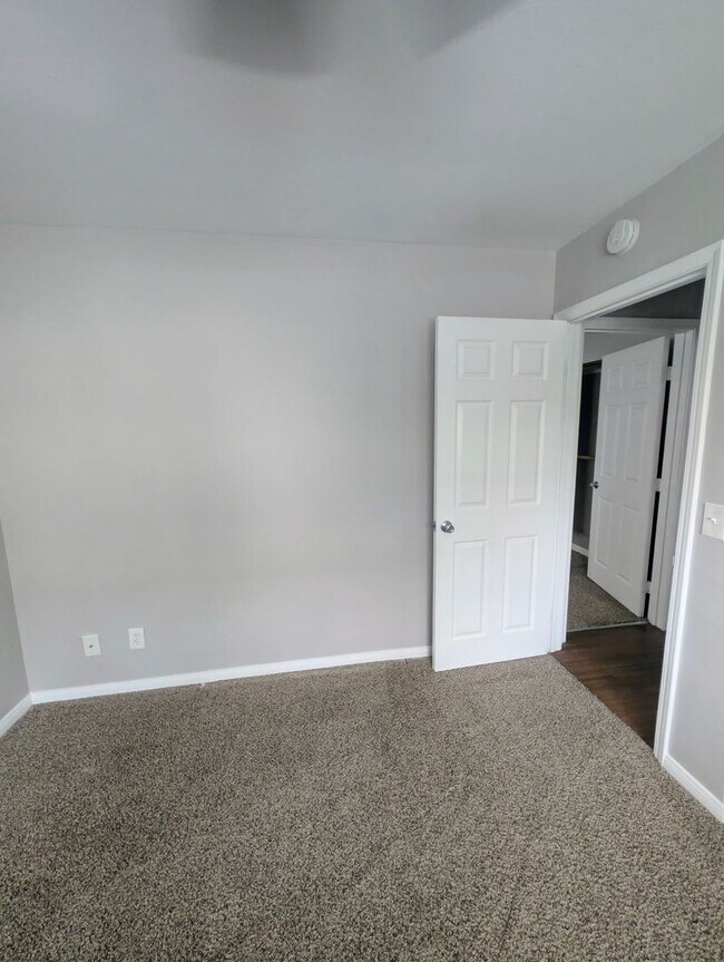 Building Photo - 3 bedroom / 2 bath upstairs unit in the heart of Hillcrest!