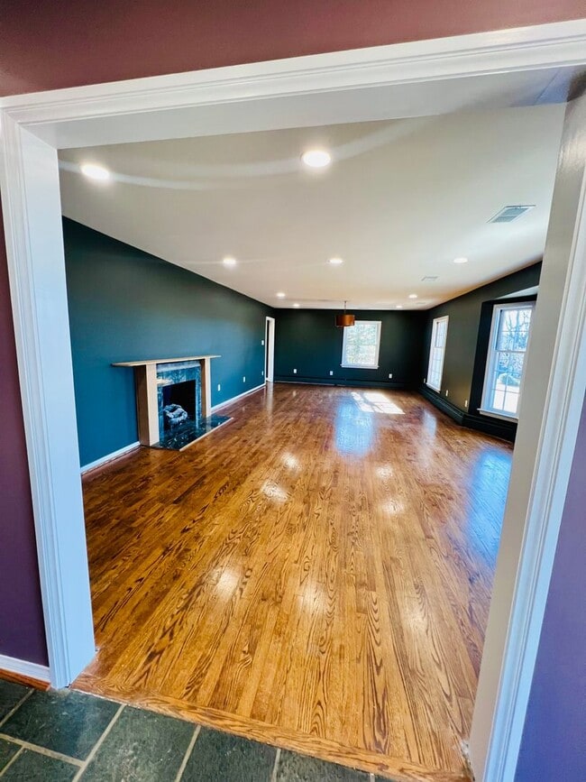 Building Photo - 3162 Stoneridge Rd SW