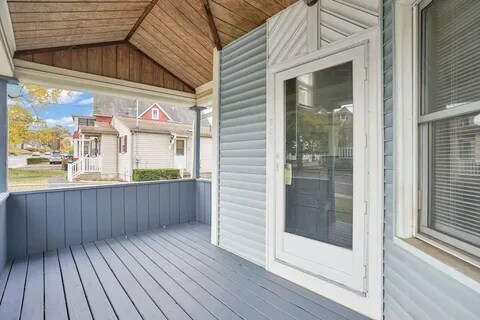 Building Photo - 528 Broadway St