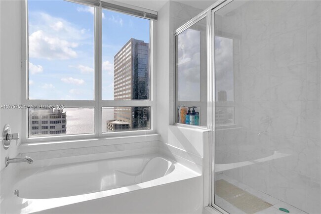 Building Photo - 951 Brickell Ave