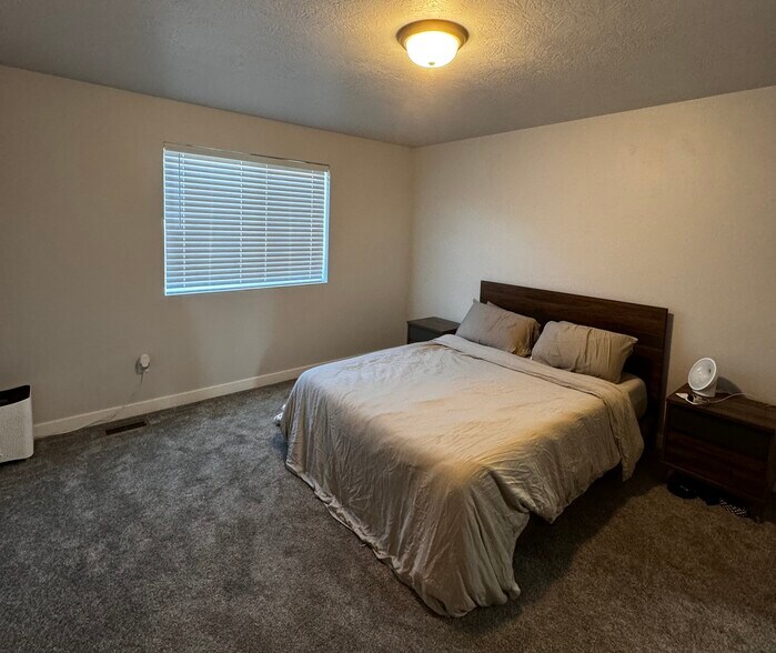 Building Photo - 15073 S Wild Horse Way