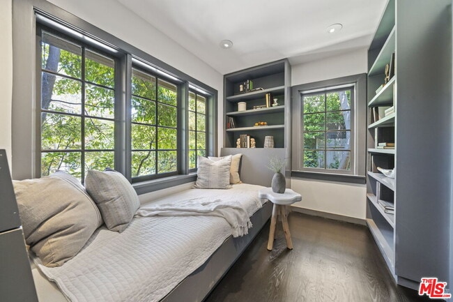 Building Photo - 3 Latimer Rd