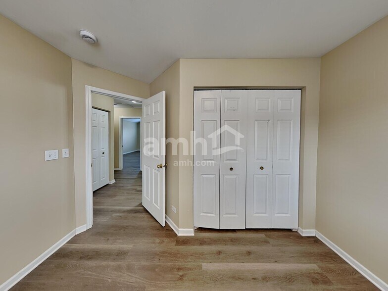 Building Photo - 388 Pheasant Chase Dr