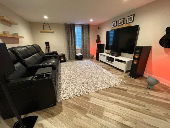 Building Photo - 2 W Ridge Ave