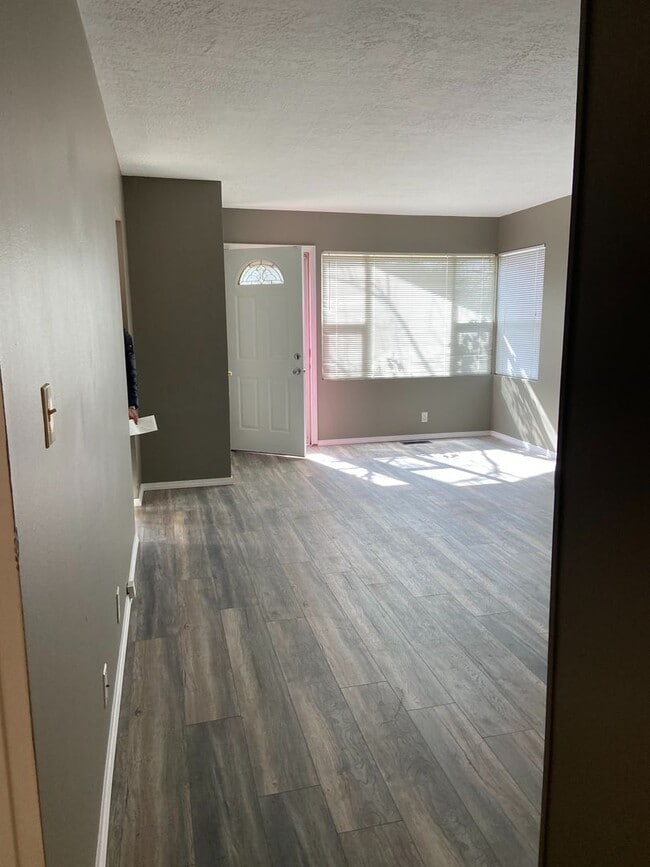 Building Photo - Great SE Portland Bungalow Close to Lynchview Park!