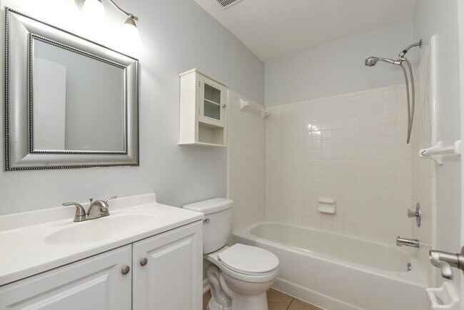 Building Photo - 2046 Gardenbrook Ln