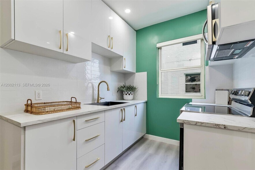 Building Photo - 1852 SW 22nd Ter