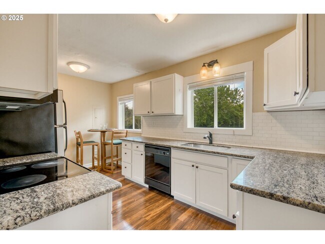 Building Photo - 1174000