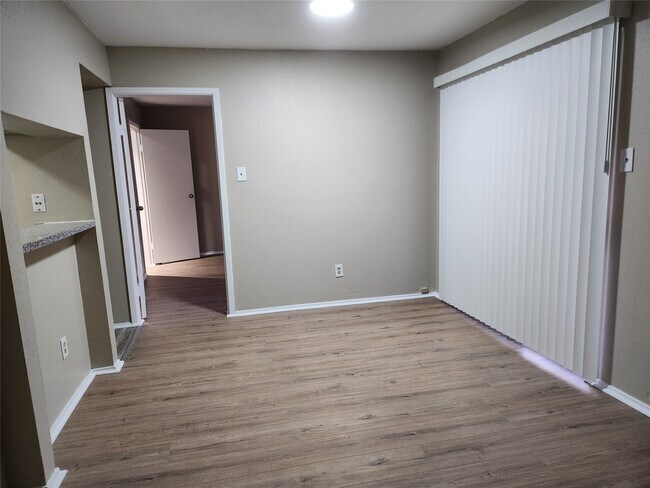 Building Photo - 6602 Harbor Town Dr