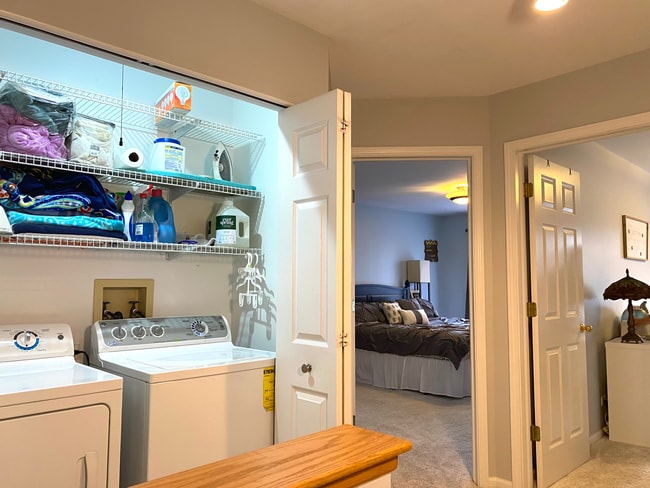 2nd Floor Laundry - 2017 N Lincoln Ave