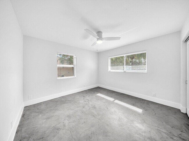 Building Photo - 1721 N 16th Ct