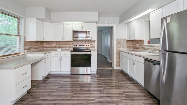 Building Photo - Short Walk from Ball State's Campus! Updated & Spacious home!