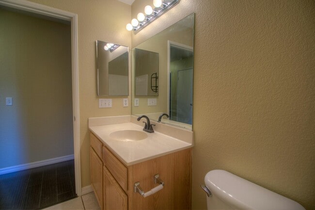 Building Photo - 23434 Badger Creek Ln