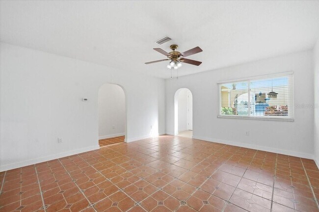 Building Photo - 7527 Hatteras Dr