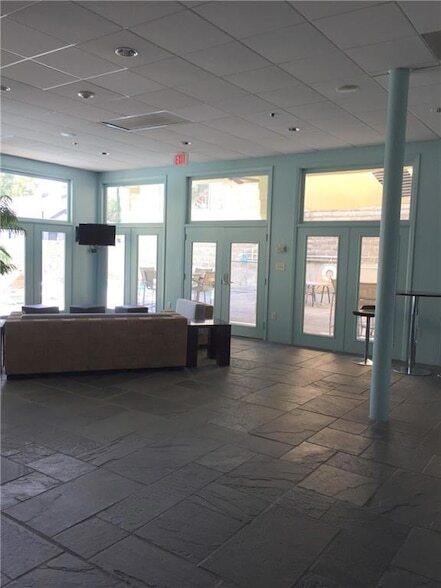 Building Photo - 1205 St Charles Ave