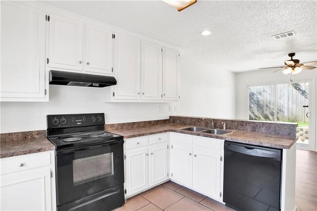 Building Photo - 5631 Bentley Ln