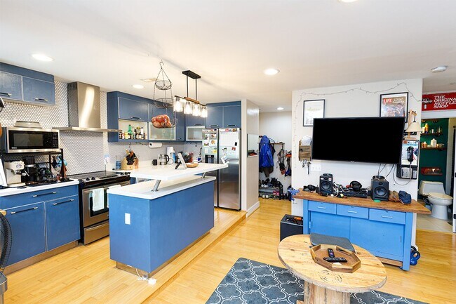 Building Photo - 1220 Holbrook Terrace NE