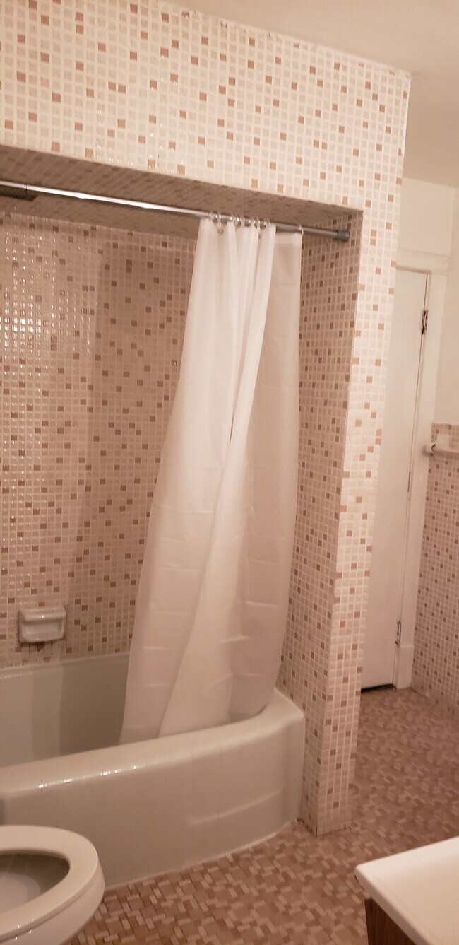 Bathroom #1 - 2005 Goodnor Rd