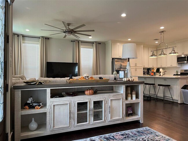 Building Photo - 8618 Valley Song Dr