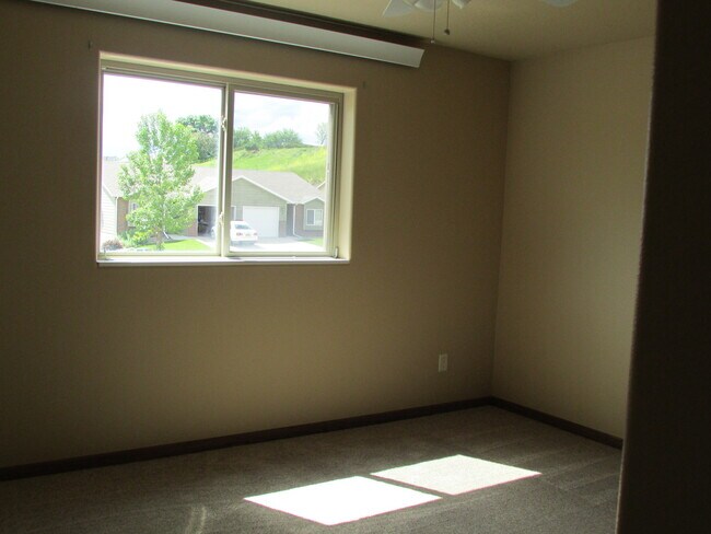 Building Photo - r1342