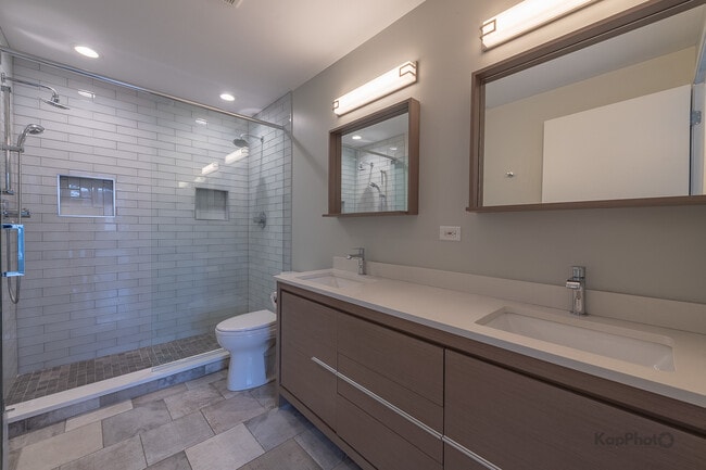 Building Photo - 1151 W Washington Blvd