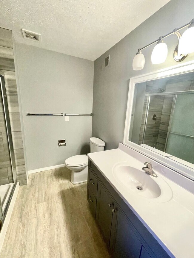 Building Photo - 602 W 23rd Ave