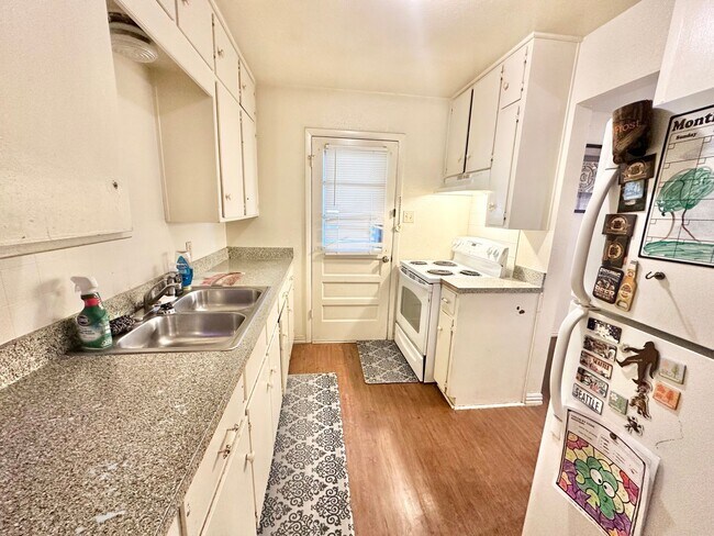 Building Photo - Charming 3BR Home with Large Yard & Easy I-35 Access Near Denton