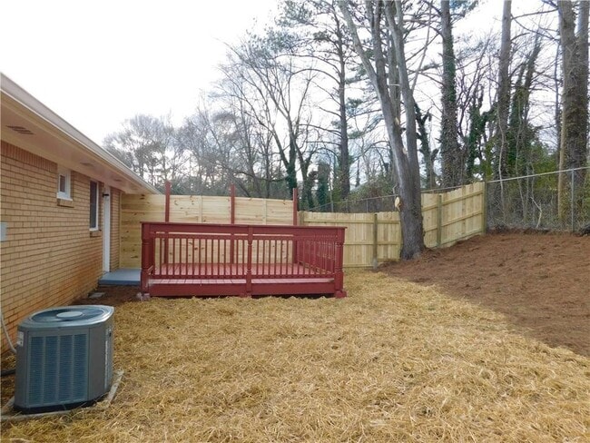 Building Photo - 260 Opal Dr