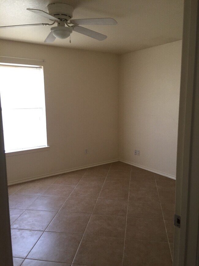 Building Photo - All Tile