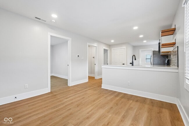 Building Photo - 3847 Hoyt Ave