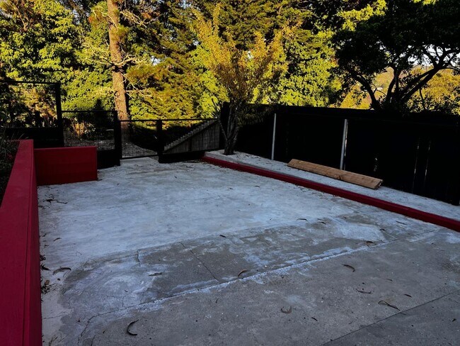 Building Photo - 1157 Manzanita Dr