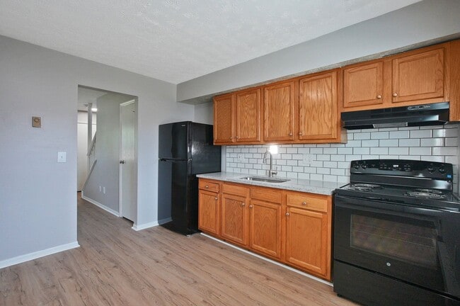 Building Photo - 2209 Clarendon Ln