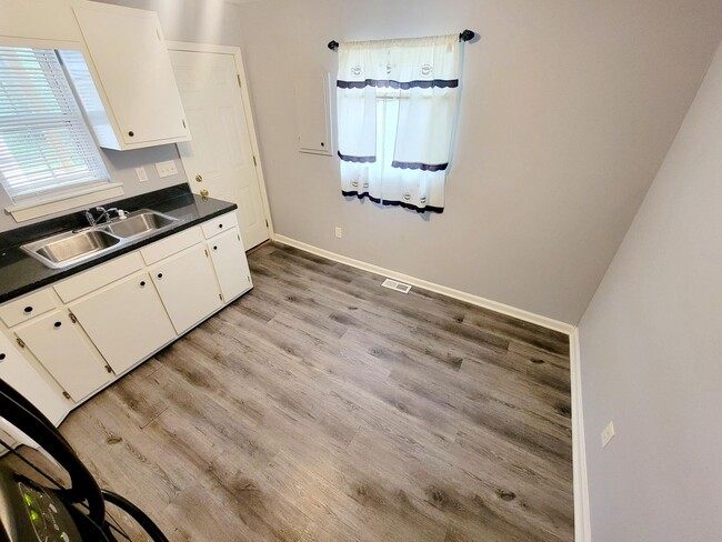 Building Photo - View this home today!  Great 4 bedroom & 1...