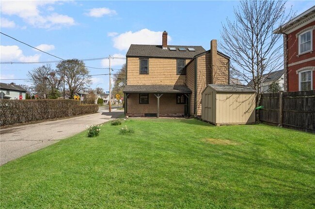 Building Photo - 14 Elm St