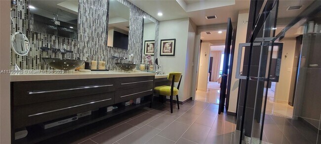 Building Photo - 1331 Brickell Bay Dr