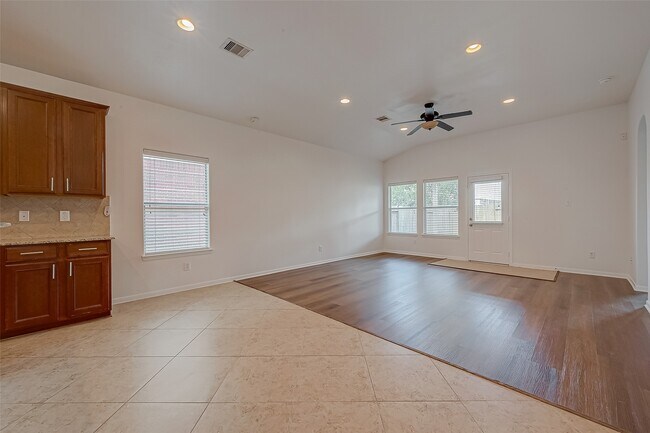 Building Photo - 502 Stream Mill Ln